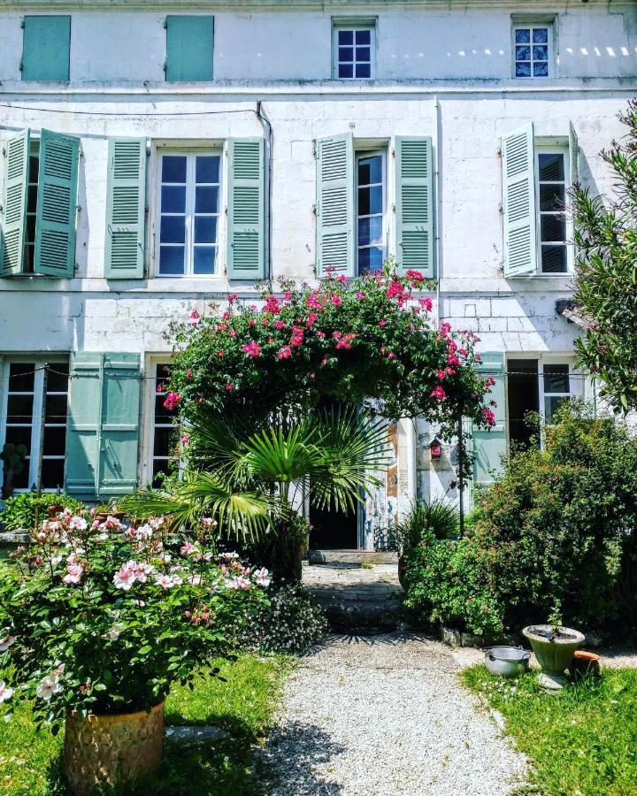 Quai Des Fleurs Saint-Savinien Exterior photo